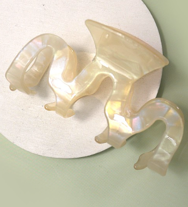 Wavy Hair Claw Clip