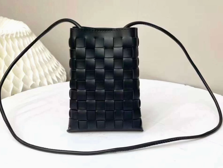 The Kelsey Crossbody