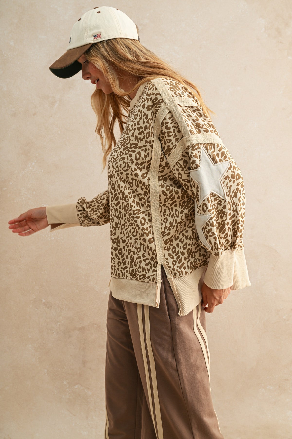 The Dana Sweatshirt - Taupe Leopard