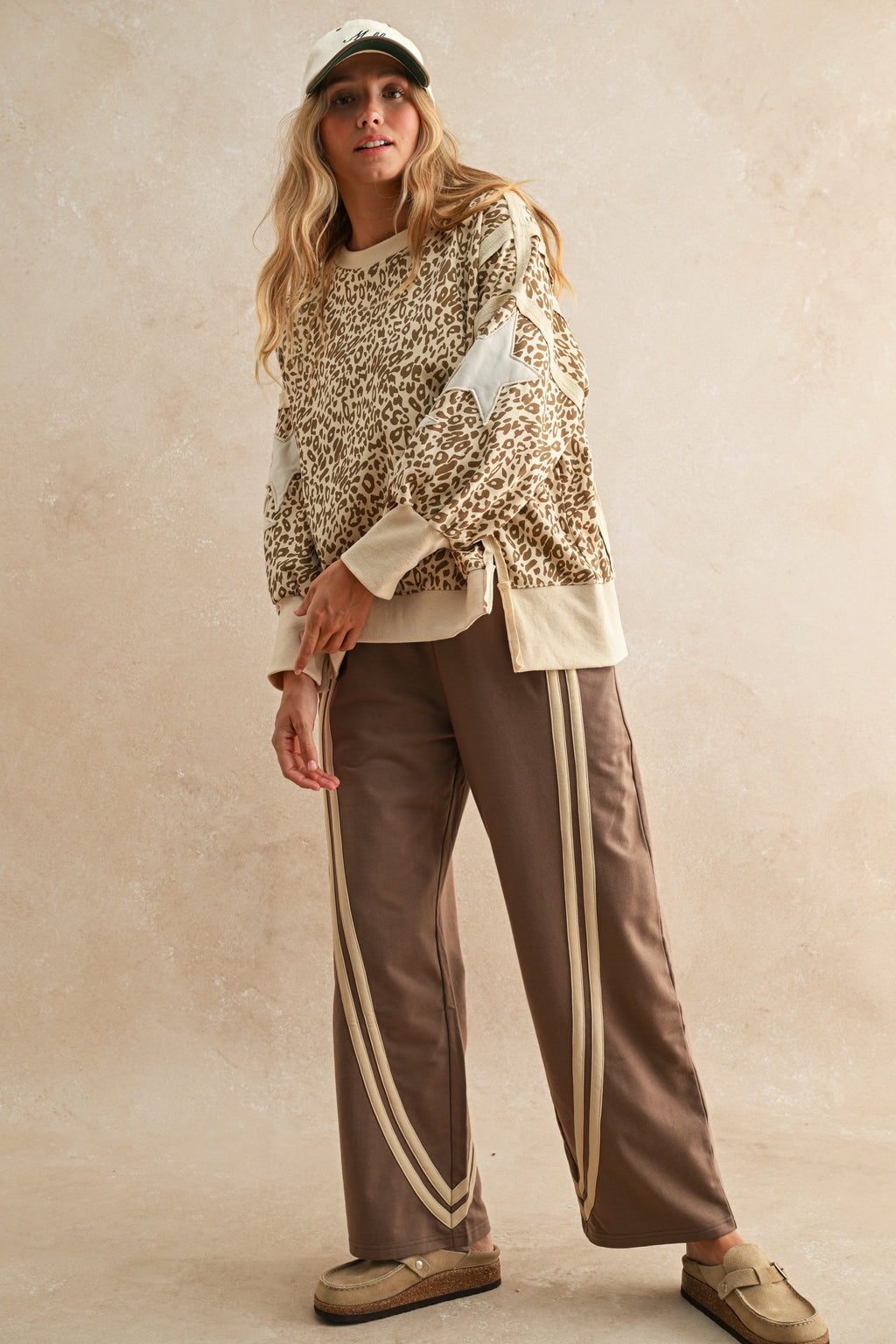 The Dana Sweatshirt - Taupe Leopard